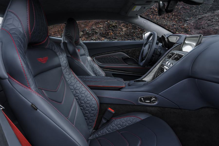 Интерьер Aston Martin DBS Superleggera 2018 года  (WW) (фото 26 из 46)